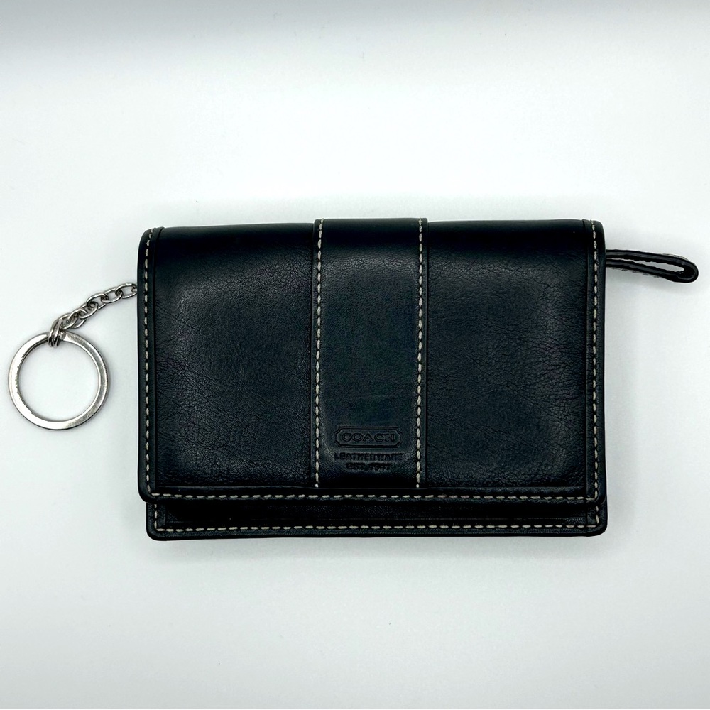 Coach Black Leather wallet with Zipper and keychain EUC